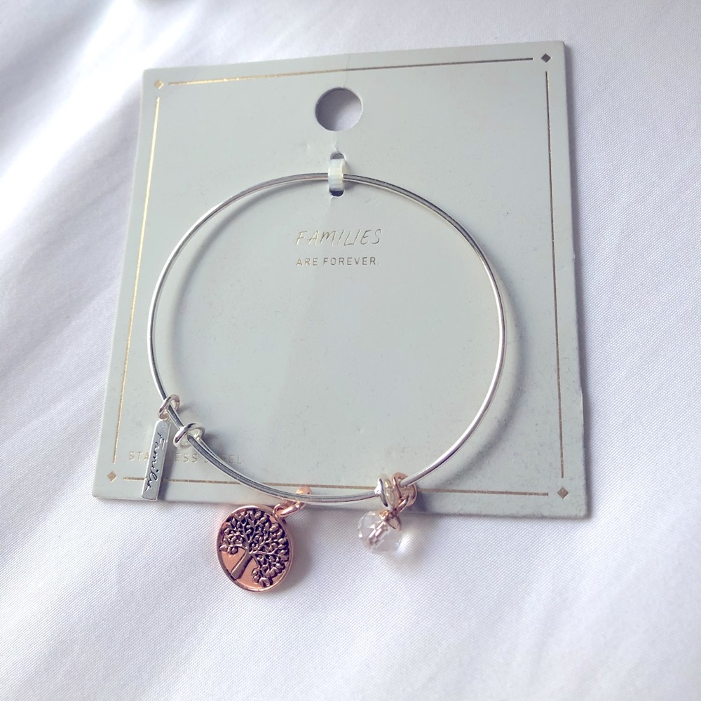 Bracelet with message Families are Forever.